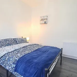 Homestay Cosy In Manor Park, London
