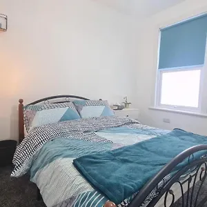 Homestay Spacious In Manor Park, London