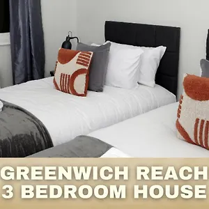 Apartment Family-friendly 3-bed House With Parking Near O2, London